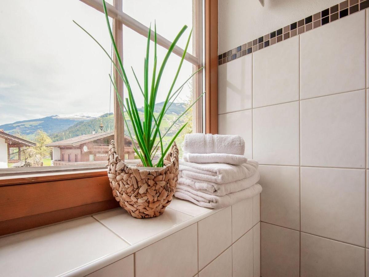 Attractive Apartment In Hainzenberg With Ski Room Exterior foto